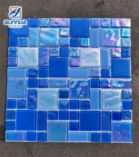 Maßgeschneidertes schillerndes blaues Fliesenmosaik für den Pool